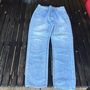 Madewell Light Blue Slim women jeans pre own in a very good condition